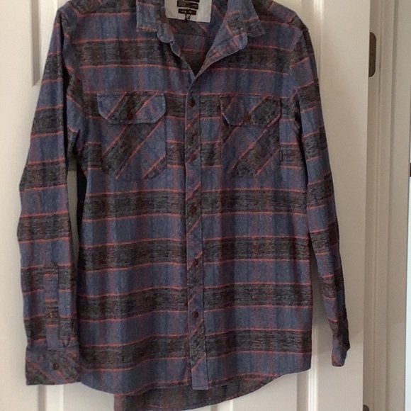 Quicksilver Men's Modern Fit Long Sleeve Plaid Flannel Button Down Shirt - Picture 2 of 8